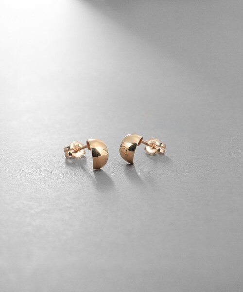 COCOSHNIK ONKITSCH(ココシュニックオンキッチュ)の「K10ドームピアス(ピアス(両耳用)・レディース・その他1・00)」の2枚目の写真