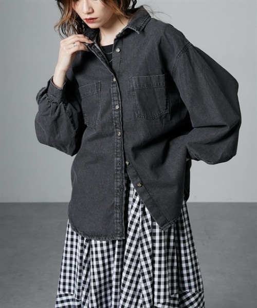 Soiunique（スワユニーク）の「胸ポケット付きオーバーサイズデニムシャツ　［Soiunique］（シャツ/ブラウス・レディース・ブラック/ブルー・M）」の3枚目の写真