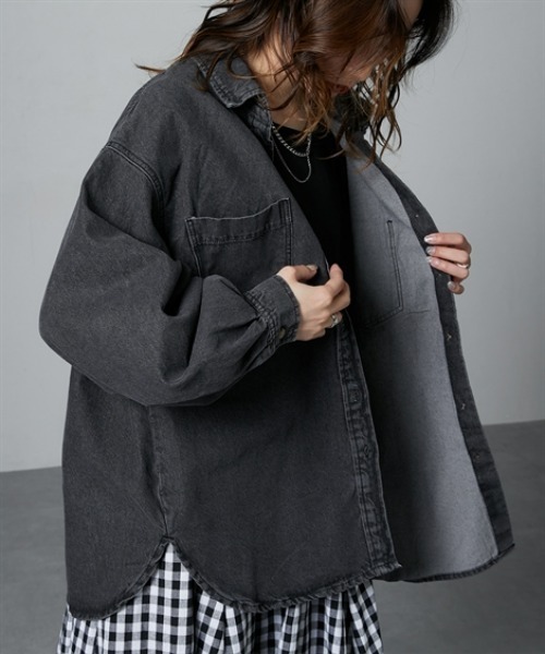 Soiunique（スワユニーク）の「胸ポケット付きオーバーサイズデニムシャツ　［Soiunique］（シャツ/ブラウス・レディース・ブラック/ブルー・M）」の5枚目の写真