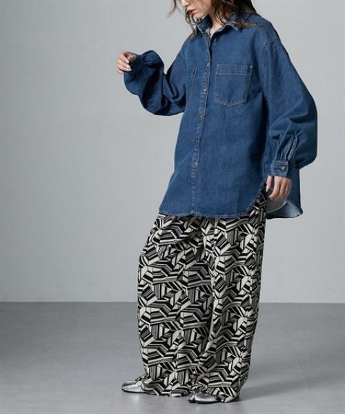 Soiunique（スワユニーク）の「胸ポケット付きオーバーサイズデニムシャツ　［Soiunique］（シャツ/ブラウス・レディース・ブラック/ブルー・M）」の11枚目の写真