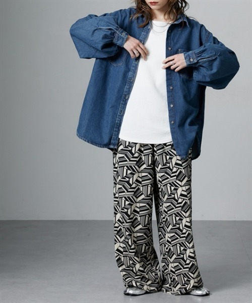 Soiunique（スワユニーク）の「胸ポケット付きオーバーサイズデニムシャツ　［Soiunique］（シャツ/ブラウス・レディース・ブラック/ブルー・M）」の13枚目の写真