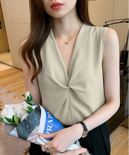 BLANC FICELLE(ブランフィセル)の「クロス Vネック ノースリーブ(タンクトップ・レディース・ミント/ブラック/ホワイト/ベージュ/グレイッシュブルー・S/M/L)」の1枚目の写真