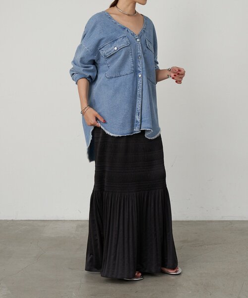 SHENERY（シーナリー）の「Vネックダンガリーシャツ（シャツ/ブラウス・レディース・ブルー・36/38）」の18枚目の写真