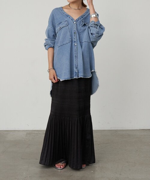 SHENERY（シーナリー）の「Vネックダンガリーシャツ（シャツ/ブラウス・レディース・ブルー・36/38）」の19枚目の写真