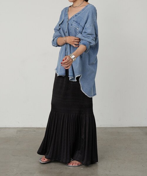 SHENERY（シーナリー）の「Vネックダンガリーシャツ（シャツ/ブラウス・レディース・ブルー・36/38）」の21枚目の写真