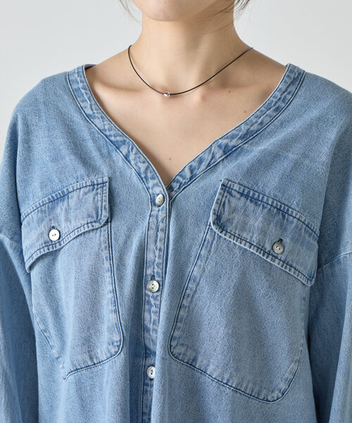 SHENERY（シーナリー）の「Vネックダンガリーシャツ（シャツ/ブラウス・レディース・ブルー・36/38）」の7枚目の写真