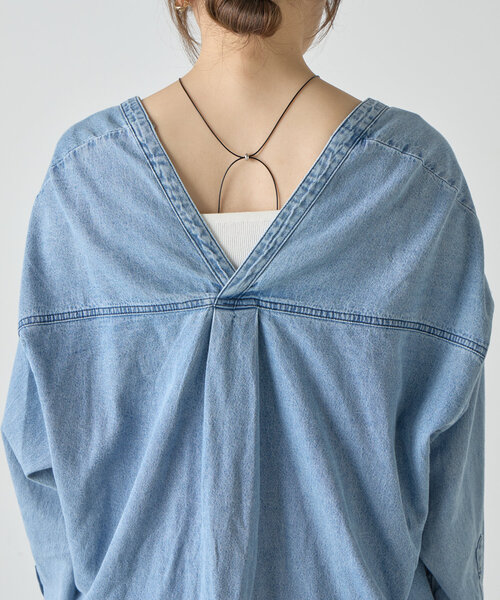 SHENERY（シーナリー）の「Vネックダンガリーシャツ（シャツ/ブラウス・レディース・ブルー・36/38）」の8枚目の写真