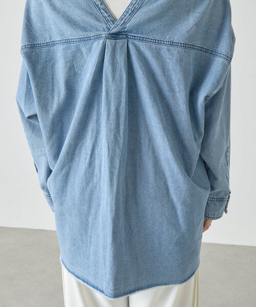 SHENERY（シーナリー）の「Vネックダンガリーシャツ（シャツ/ブラウス・レディース・ブルー・36/38）」の10枚目の写真