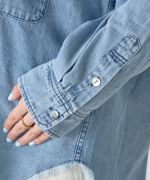 SHENERY（シーナリー）の「Vネックダンガリーシャツ（シャツ/ブラウス・レディース・ブルー・36/38）」の12枚目の写真