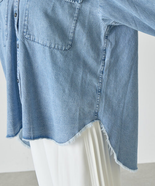 SHENERY（シーナリー）の「Vネックダンガリーシャツ（シャツ/ブラウス・レディース・ブルー・36/38）」の13枚目の写真