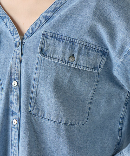 SHENERY（シーナリー）の「Vネックダンガリーシャツ（シャツ/ブラウス・レディース・ブルー・36/38）」の15枚目の写真