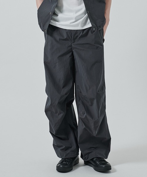 STUDIOUS(ステュディオス)の「【STUDIOUS】BELIMA X RELAX PANTS(カーゴパンツ・メンズ・ダークグレー/ブラック・1/2)」の1枚目の写真