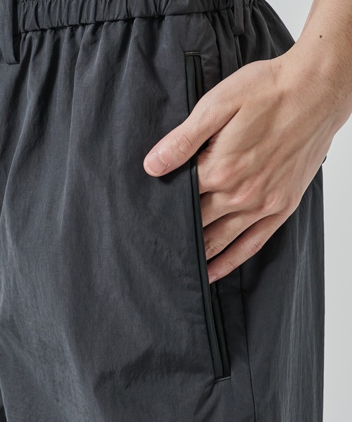 STUDIOUS(ステュディオス)の「【STUDIOUS】BELIMA X RELAX PANTS(カーゴパンツ・メンズ・ダークグレー/ブラック・1/2)」の4枚目の写真