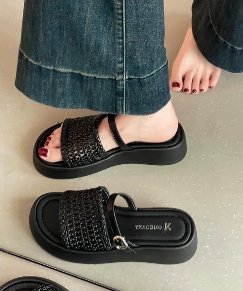 セール】立体パターン厚底サンダル（アンクルストラップ付き