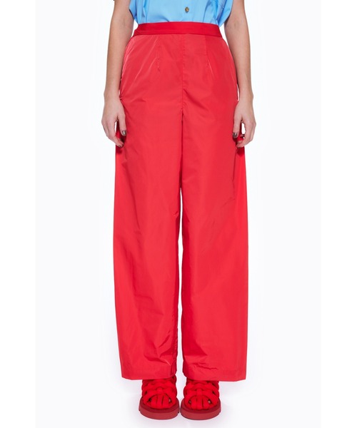 ENFOLD（エンフォルド）の「PEサテン サイドタックワイドパンツ（その他パンツ・レディース・スモークピンク・36/38）」の2枚目の写真