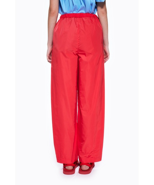 ENFOLD（エンフォルド）の「PEサテン サイドタックワイドパンツ（その他パンツ・レディース・スモークピンク・36/38）」の4枚目の写真