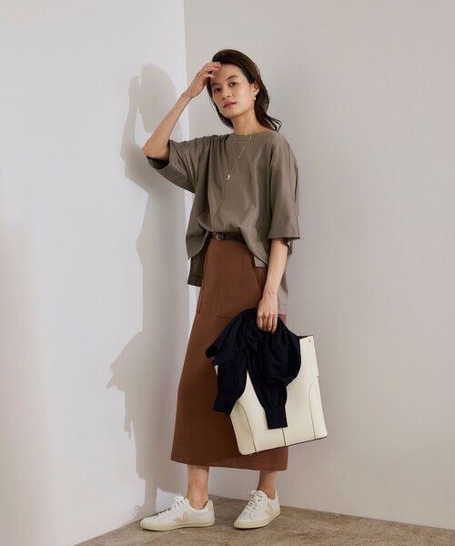 ROPE'（ロペ）の「【洗える・ナノシア加工】スムース半袖 Aラインカットソー（Tシャツ/カットソー・レディース・グレー/オフホワイト/ブラック・FREE）」の5枚目の写真