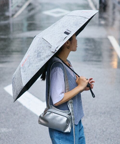 Franklin Climbing（フランクリンクライミング）の「【Franklin Climbing】【RAIN】自動開閉晴れ雨兼用折り畳み傘（折りたたみ傘・レディース・ブラック/ベージュ系その他/ホワイト系その他/グレー・ONE SIZE）」の4枚目の写真