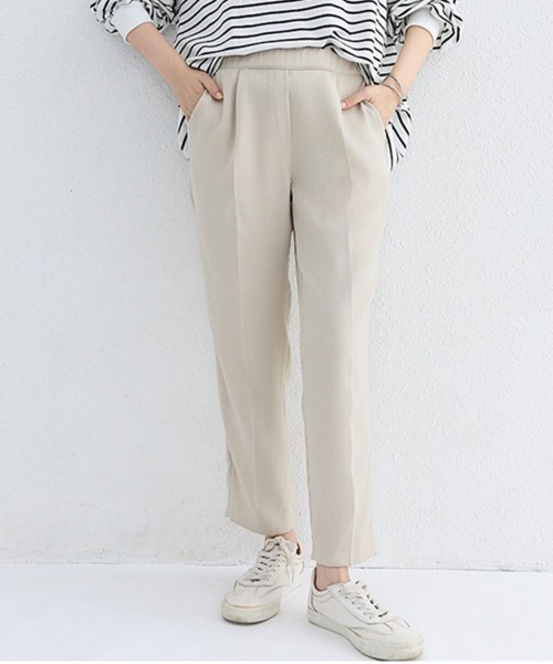 SallyLunn(サリーラン)の「シンプルテーパードパンツ(チノパンツ・レディース・アイボリー/ブラック/ブラウン・LARGE/MEDIUM)」の1枚目の写真