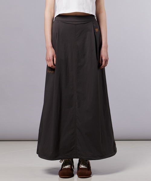 DOUBLE STANDARD CLOTHING(ダブルスタンダードクロージング)の「フロストナイロン ドローストリングスカート(スカート・レディース・カーキ/ブラック・38/36)」の2枚目の写真