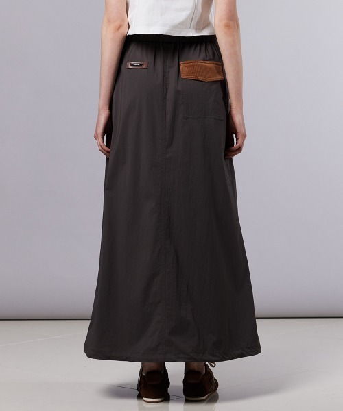 DOUBLE STANDARD CLOTHING(ダブルスタンダードクロージング)の「フロストナイロン ドローストリングスカート(スカート・レディース・カーキ/ブラック・38/36)」の5枚目の写真