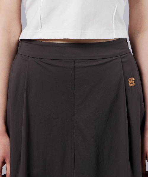 DOUBLE STANDARD CLOTHING(ダブルスタンダードクロージング)の「フロストナイロン ドローストリングスカート(スカート・レディース・カーキ/ブラック・38/36)」の6枚目の写真