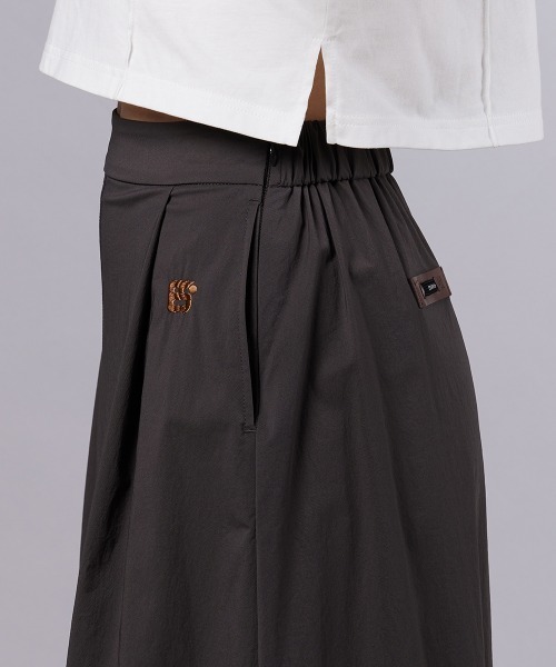 DOUBLE STANDARD CLOTHING(ダブルスタンダードクロージング)の「フロストナイロン ドローストリングスカート(スカート・レディース・カーキ/ブラック・38/36)」の9枚目の写真