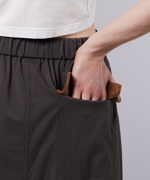 DOUBLE STANDARD CLOTHING(ダブルスタンダードクロージング)の「フロストナイロン ドローストリングスカート(スカート・レディース・カーキ/ブラック・38/36)」の12枚目の写真