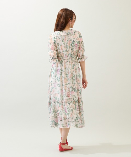 Rose Tiara（ローズティアラ）の「フラワープリントワンピース（ワンピース・レディース・ベージュ/ネイビー・38/40/42/46）」の13枚目の写真