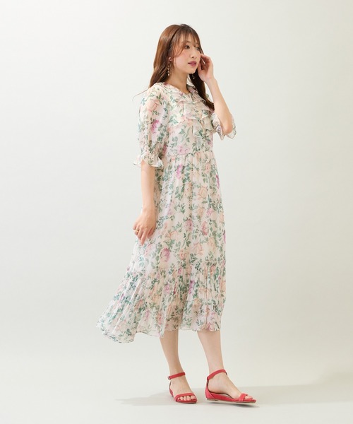 Rose Tiara（ローズティアラ）の「フラワープリントワンピース（ワンピース・レディース・ベージュ/ネイビー・38/40/42/46）」の15枚目の写真