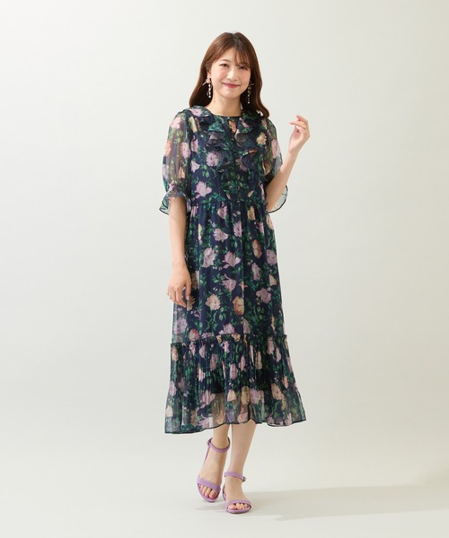 Rose Tiara(ローズティアラ)の「フラワープリントワンピース(ワンピース・レディース・ベージュ/ネイビー・38/40/42/46)」の9枚目の写真