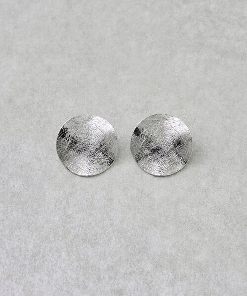 BEARDSLEY（ビアズリー）の「サークルピアス(シルバー)（ピアス（両耳用）・レディース・ゴールド・FREE）」の3枚目の写真