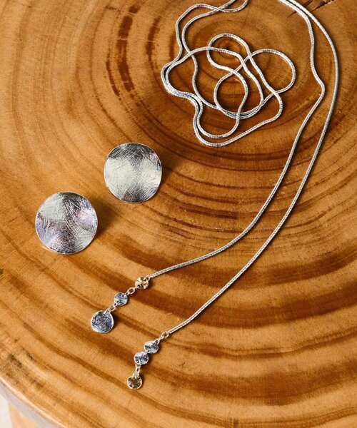 BEARDSLEY（ビアズリー）の「サークルピアス(シルバー)（ピアス（両耳用）・レディース・ゴールド・FREE）」の6枚目の写真