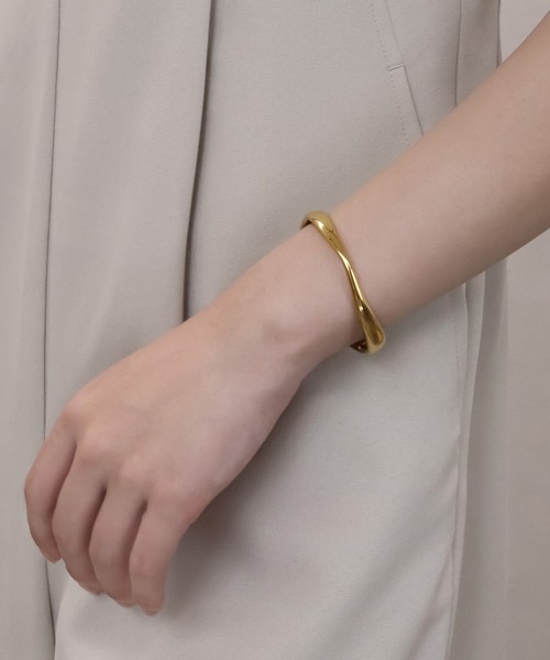 blackdia ocean（ブラックダイヤオーシャン）の「blackdia ocean ウェーブバングル（バングル/リストバンド・レディース・シルバー/ゴールド・FREE）」の2枚目の写真