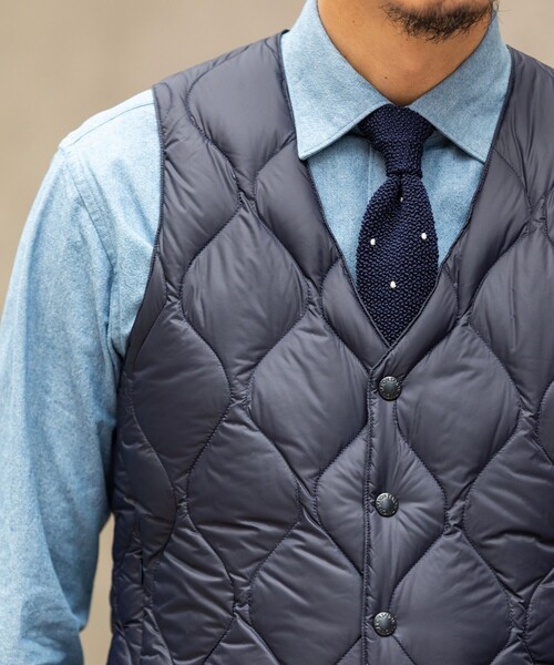 SHIPS（シップス）の「【SHIPS別注】TAION: ダウン ジレ（ダウンベスト・メンズ・ネイビー/オリーブ/ブラック・MEDIUM/LARGE/X-LARGE/SMALL）」の5枚目の写真