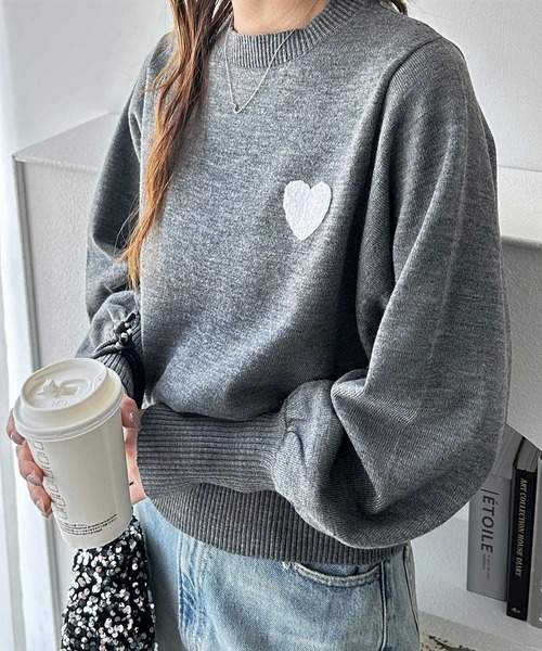 GeeRA(ジーラ)の「ハート刺繍ボリューム袖ニット(ニット/セーター・レディース・グレー/アイボリー/ブラック・MEDIUM/LARGE)」の3枚目の写真
