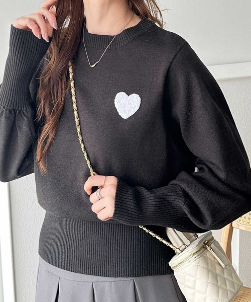 GeeRA(ジーラ)の「ハート刺繍ボリューム袖ニット(ニット/セーター・レディース・グレー/アイボリー/ブラック・MEDIUM/LARGE)」の2枚目の写真