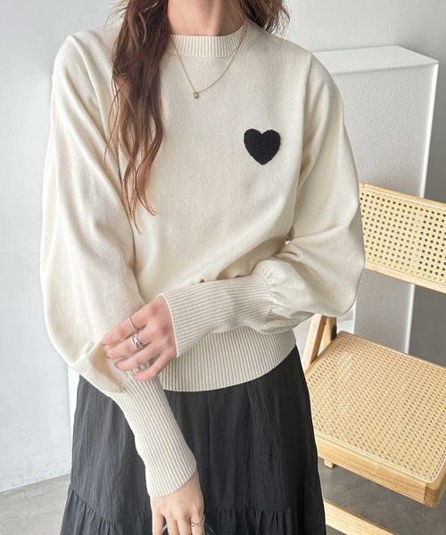 GeeRA(ジーラ)の「ハート刺繍ボリューム袖ニット(ニット/セーター・レディース・グレー/アイボリー/ブラック・MEDIUM/LARGE)」の4枚目の写真