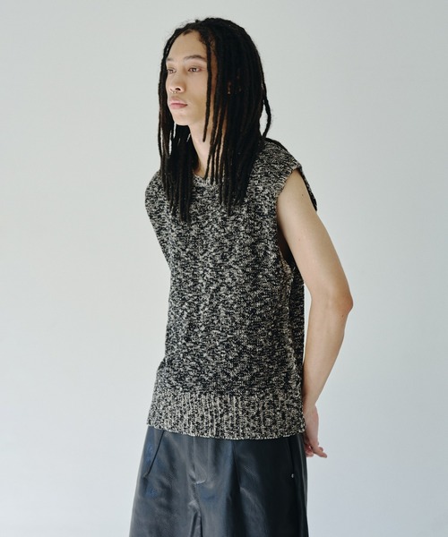 CAMPHOR WOOD(カンファーウッド)の「sleeveless cotton slub knit tops / スリーブレスコットンスラブニットベスト(ベスト・メンズ・ブラック/ライトベージュ・MEDIUM/LARGE)」の11枚目の写真