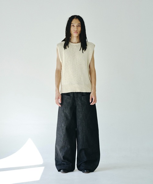 CAMPHOR WOOD(カンファーウッド)の「sleeveless cotton slub knit tops / スリーブレスコットンスラブニットベスト(ベスト・メンズ・ブラック/ライトベージュ・MEDIUM/LARGE)」の4枚目の写真