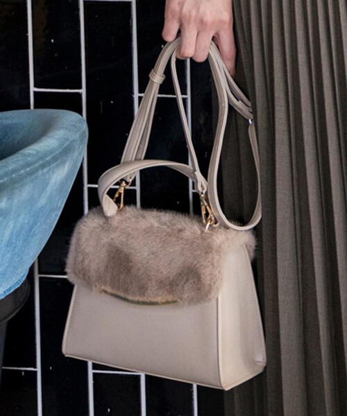 ANY SIS（エニィスィス）の「【2WAY】コンビフラップ バッグ（ショルダーバッグ・レディース・ブラック系/ベージュ系・F）」の2枚目の写真