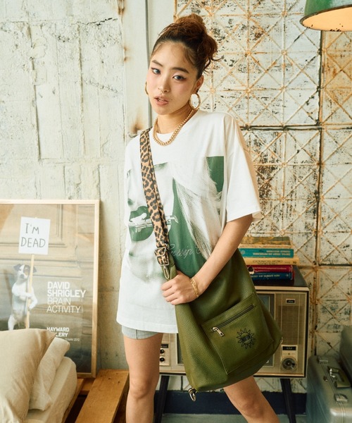 迷彩柄ショルダーバッグ フロントポケット付き　gossip club 🌞GOSSIP CLUB🌞 【2wayレザー刺繍bag】 ショルダーにもリュック