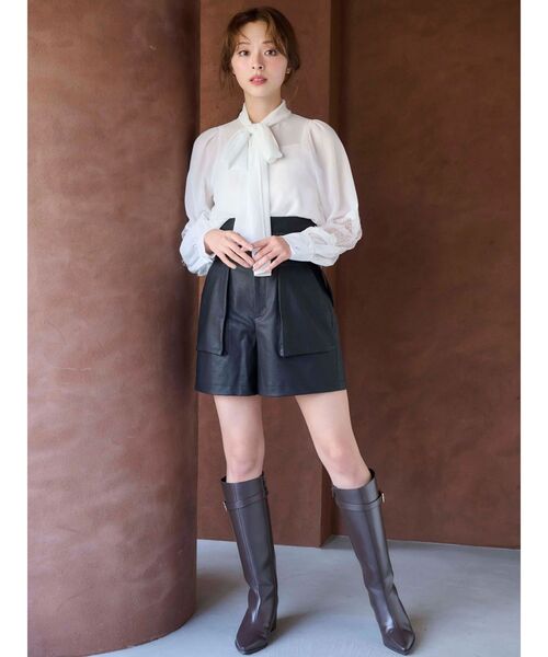 MERCURYDUO（マーキュリーデュオ）の「フェイクレザーハイウエストワークショートパンツ（その他パンツ・レディース・ブラック・SMALL/MEDIUM）」の2枚目の写真