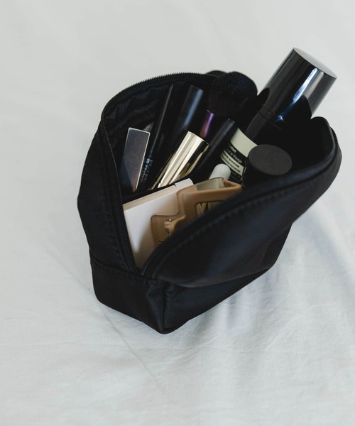 URBAN RESEARCH DOORS(アーバンリサーチドアーズ)の「撥水ポーチ大(ポーチ・レディース・ブラック/ベージュ・ONE)」の2枚目の写真