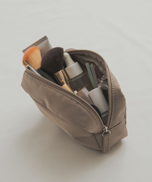 URBAN RESEARCH DOORS(アーバンリサーチドアーズ)の「撥水ポーチ大(ポーチ・レディース・ブラック/ベージュ・ONE)」の4枚目の写真