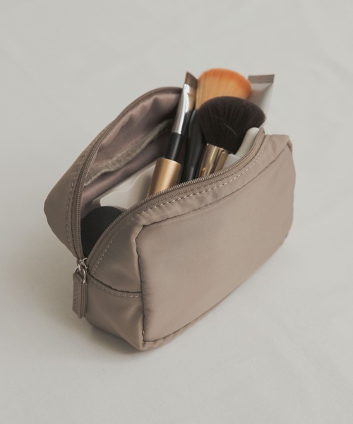 URBAN RESEARCH DOORS(アーバンリサーチドアーズ)の「撥水ポーチ大(ポーチ・レディース・ブラック/ベージュ・ONE)」の5枚目の写真