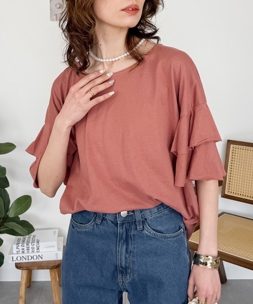 RCD(アールシーディー)の「ダブルフリルスリーブプルオーバー(Tシャツ/カットソー・レディース・ライトブラウン/テラコッタ/ベージュ/ブラック/カーキ・LL~3L/M-L)」の1枚目の写真
