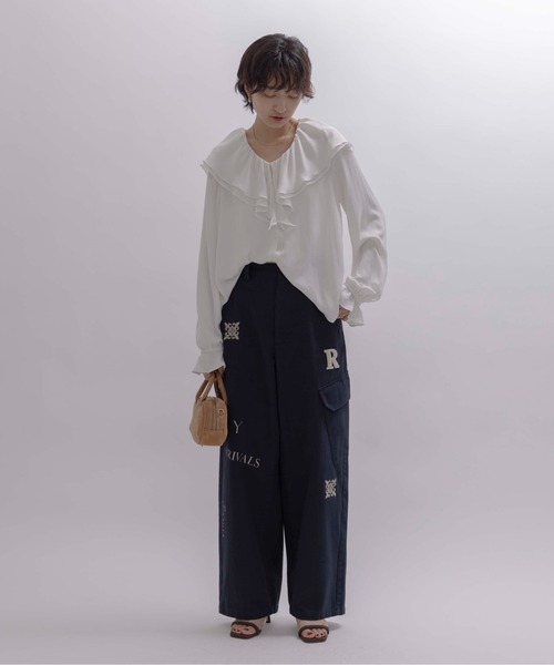 Eimee Law(エイミーロウ)の「フリルカラーブラウス(シャツ/ブラウス・レディース・ライトグレー/ネイビー/アイボリー/ブラック・FREE)」の5枚目の写真