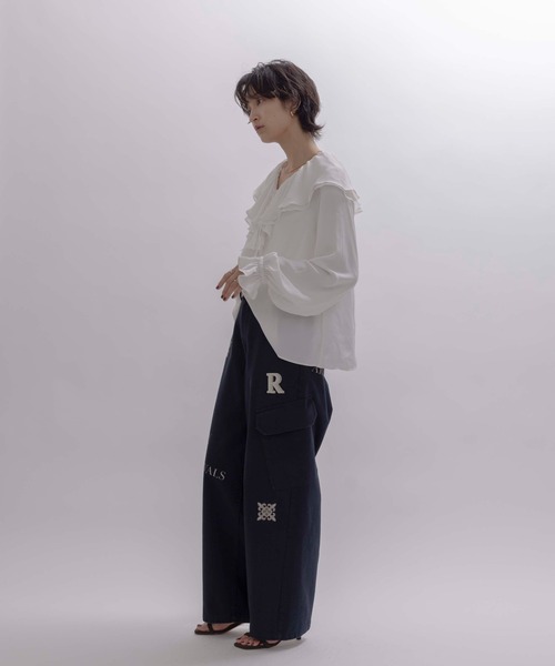 Eimee Law(エイミーロウ)の「フリルカラーブラウス(シャツ/ブラウス・レディース・ライトグレー/ネイビー/アイボリー/ブラック・FREE)」の6枚目の写真