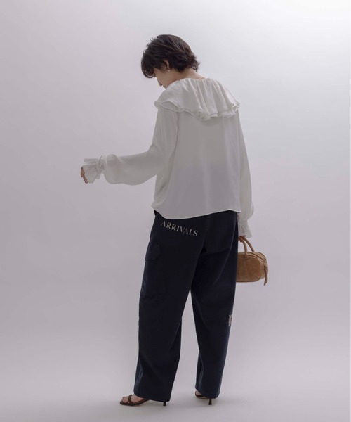 Eimee Law(エイミーロウ)の「フリルカラーブラウス(シャツ/ブラウス・レディース・ライトグレー/ネイビー/アイボリー/ブラック・FREE)」の7枚目の写真